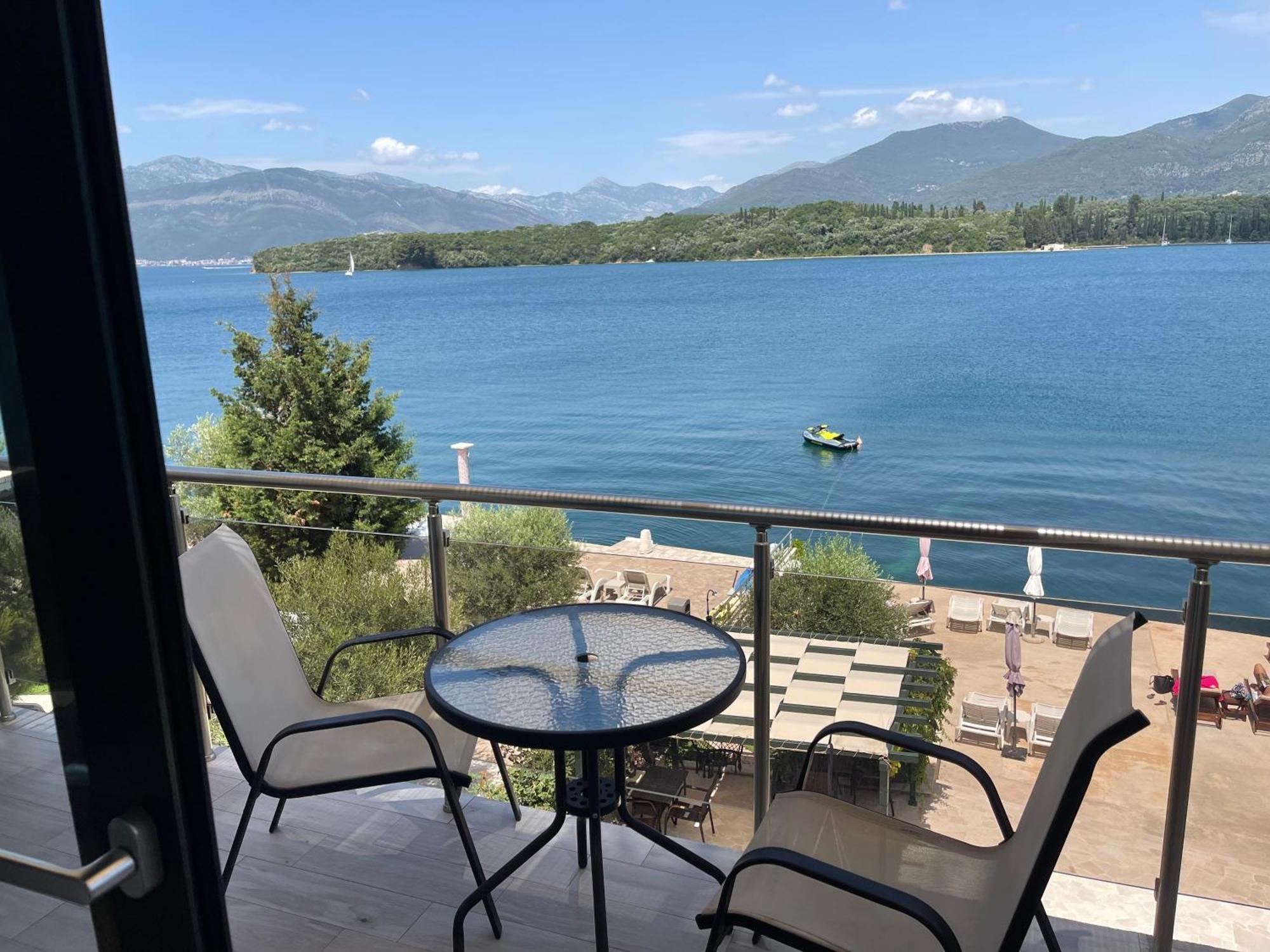 Apartmani Mia Tivat Exteriör bild