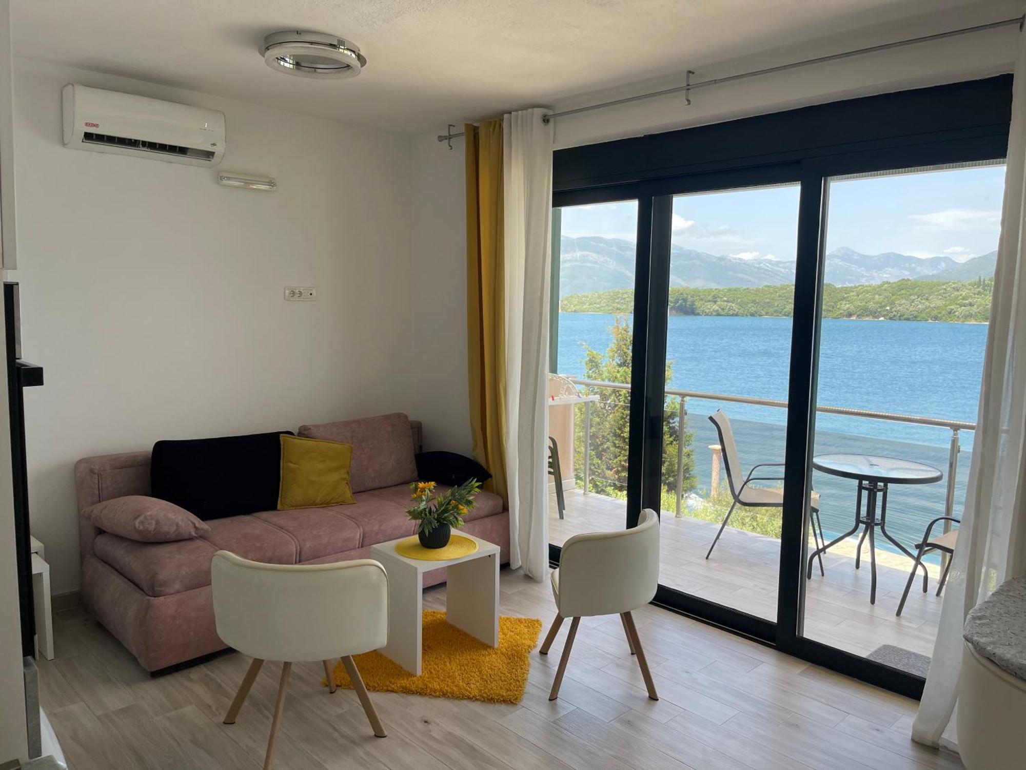 Apartmani Mia Tivat Exteriör bild