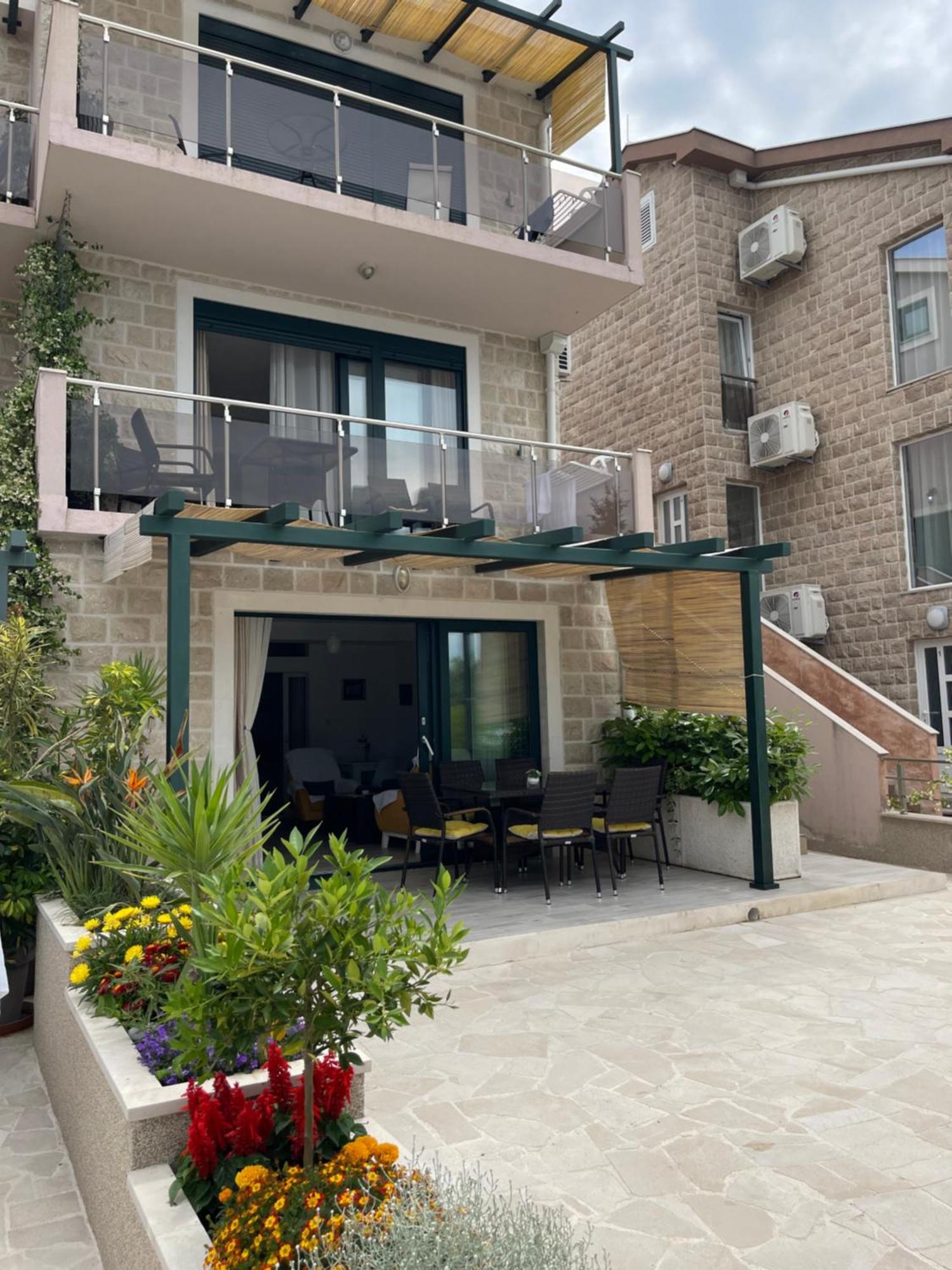 Apartmani Mia Tivat Exteriör bild