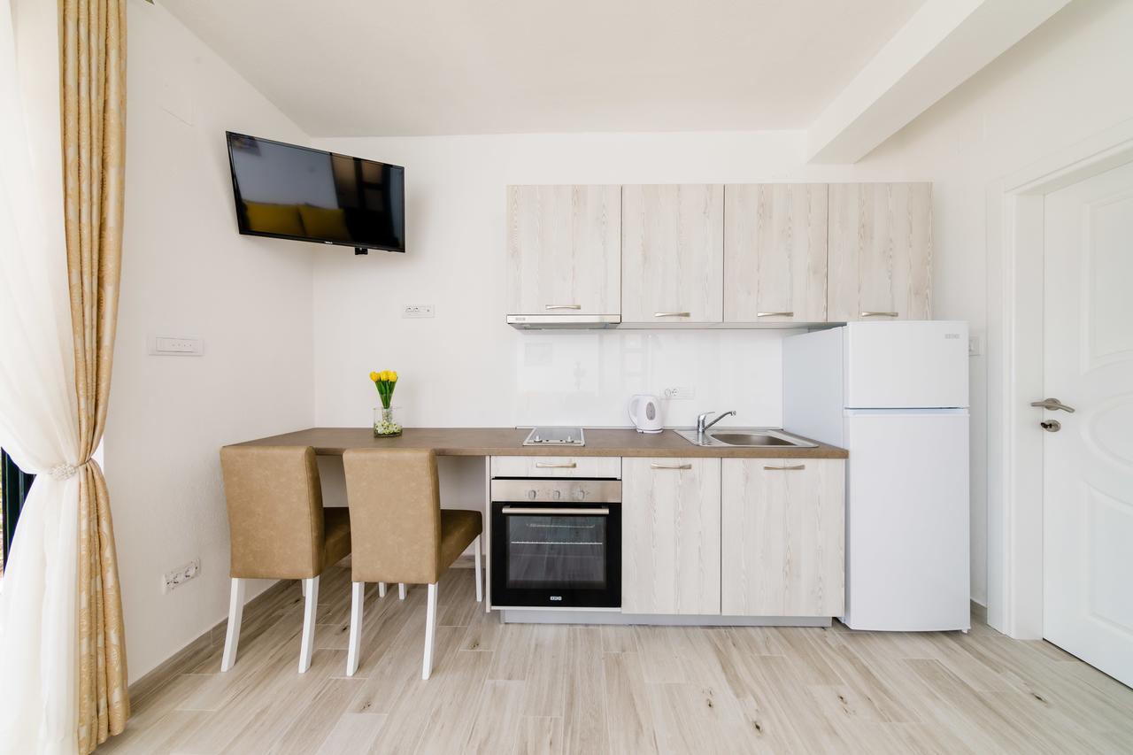 Apartmani Mia Tivat Exteriör bild