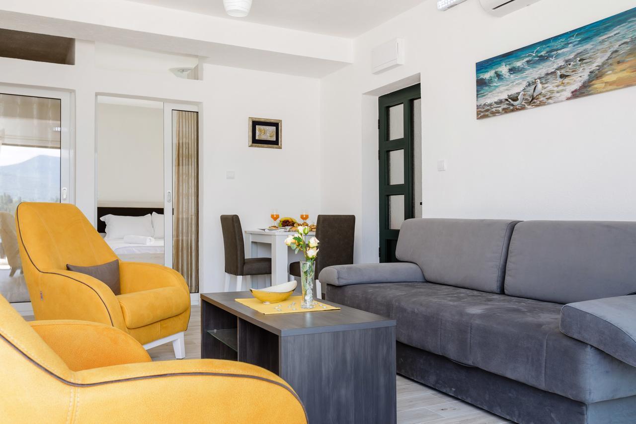 Apartmani Mia Tivat Exteriör bild